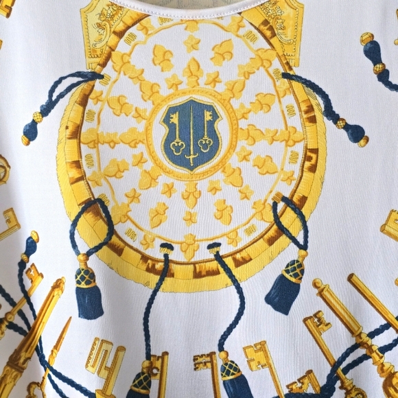 Hermès Paris Haut Decollete Manches Court Key And Tassel Print Shirt Size 38/US6 - Picture 2 of 7
